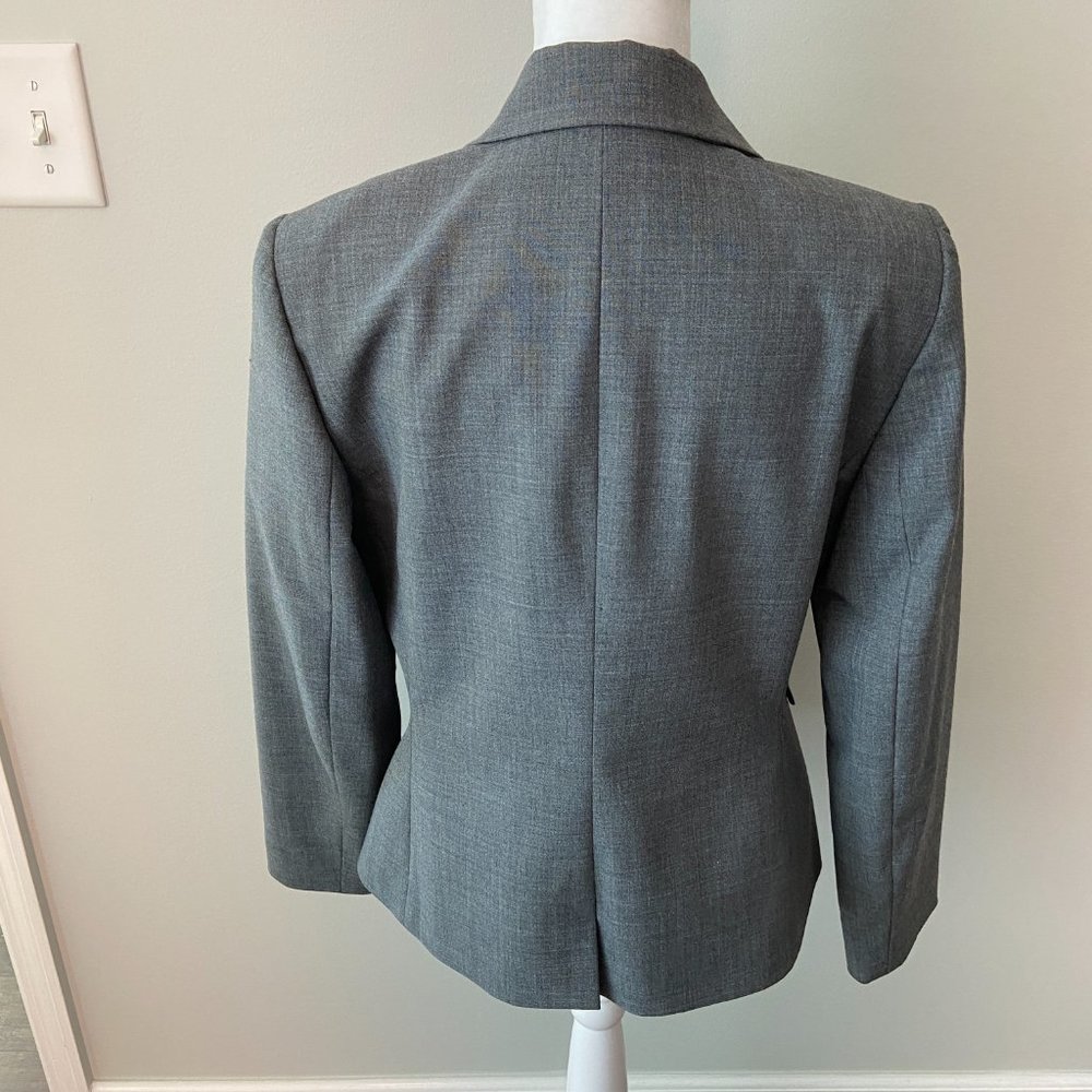 Tahari Gray Blazer size 8P - Picture 3 of 7